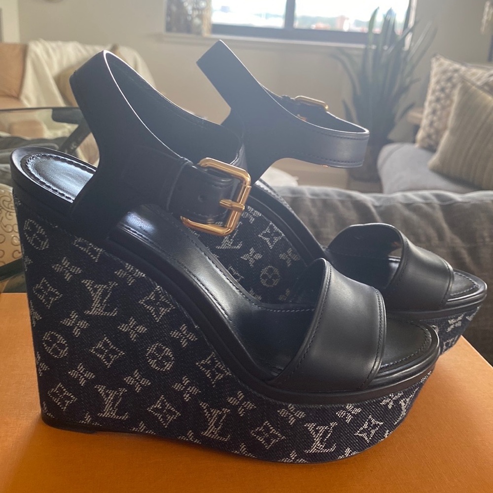 Authentic Louis Vuitton Waterfall Wedge Sandal sz 39 New! Dark Navy Blue Leather - Picture 5 of 16